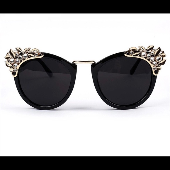 ✨✨Hollywood Starlet Shades✨✨ - Picture 2 of 5